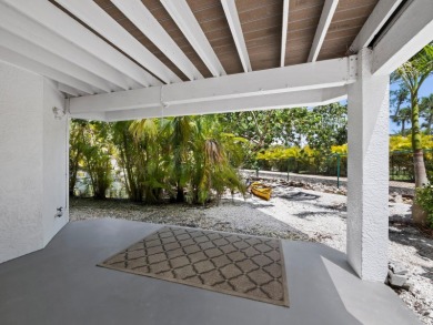 Boaters, this one is rare! On deep, protected water in Cocoanut