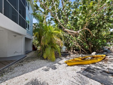 Boaters, this one is rare! On deep, protected water in Cocoanut