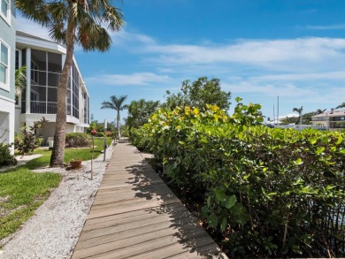 Boaters, this one is rare! On deep, protected water in Cocoanut