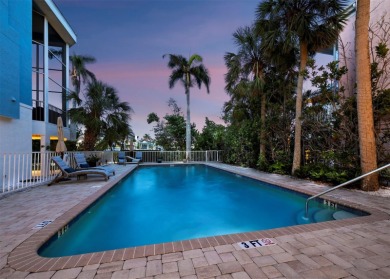 Boaters, this one is rare! On deep, protected water in Cocoanut