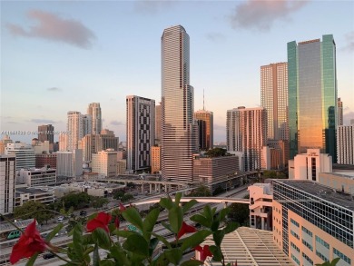 Live in the heart of Downtown Brickell in this modern 1 bed, 1