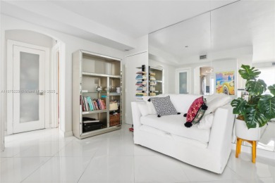 This Stunning 2/2 Fully Furnished, Modern,relaxing Floridian