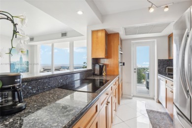 This Stunning 2/2 Fully Furnished, Modern,relaxing Floridian