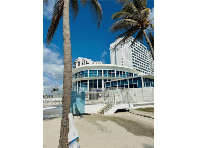 BEAUTIFUL MIAMI BEACH, ON COLLINS AVE WITH POOL, GYM, SAUNA, ETC