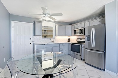 Remodeled and fully turnkey unit!  This efficiency condo is
