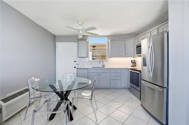 Remodeled and fully turnkey unit!  This efficiency condo is