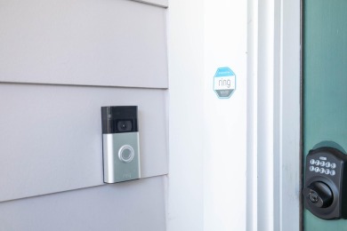 Welcome to this spacious French Quarters condo, perfectly