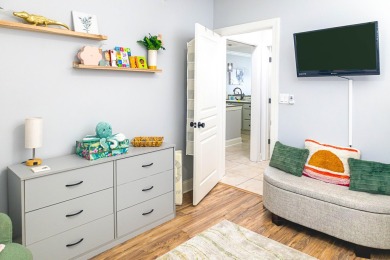 Welcome to this spacious French Quarters condo, perfectly