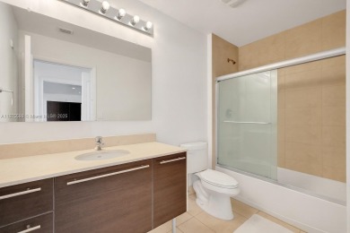 Live where Biscayne Bay meets the heartbeat of the city. Quantum