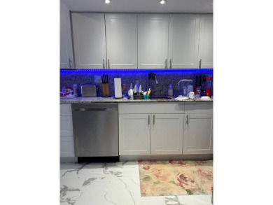 Great location, 2/2 unit, new kitchen, stainless steel