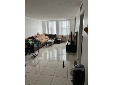 Great location, 2/2 unit, new kitchen, stainless steel