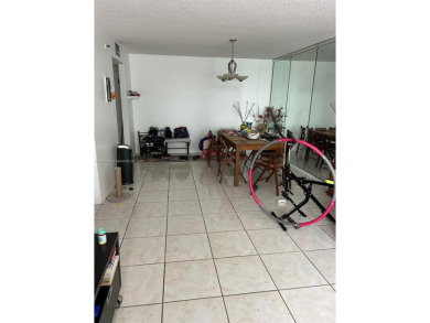 Great location, 2/2 unit, new kitchen, stainless steel