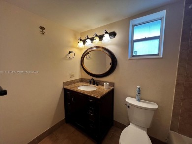 2bed/2baths unit in Royal Oaks Condo. Close to shopping plazas