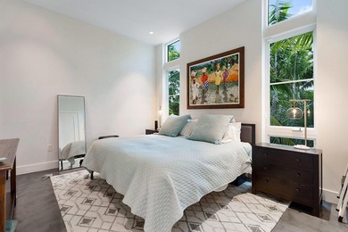 Contemporary Art Deco free-standing building offering true