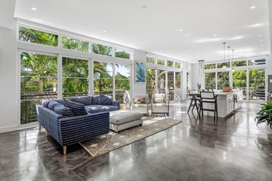 Contemporary Art Deco free-standing building offering true