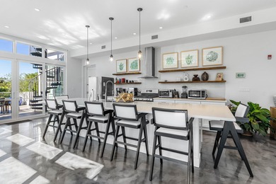 Contemporary Art Deco free-standing building offering true