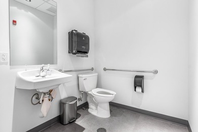 Contemporary Art Deco free-standing building offering true