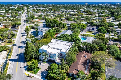Contemporary Art Deco free-standing building offering true