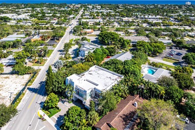 Contemporary Art Deco free-standing building offering true