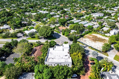 Contemporary Art Deco free-standing building offering true