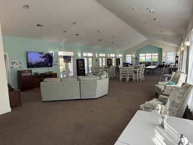 Well maintained condo in the heart of Myrtle Beach on an elegant