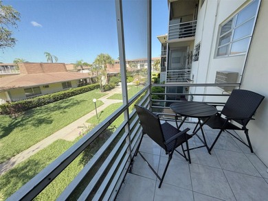 Beautifully updated 1BD/1BA condo on the 2nd floor at Mar-Len