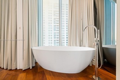 Spectacular views of Miami skyline, Biscayne Bay and Atlantic