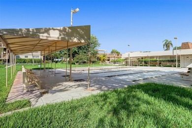 Beautifully updated 1BD/1BA condo on the 2nd floor at Mar-Len