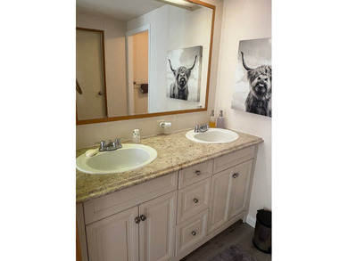 Opportunities like this don't come often! This 900+sq.ft