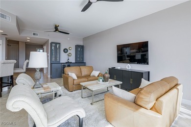 2/2 + Den Condo-2 GARAGE PARKING SPOTS North Star Yacht Club: