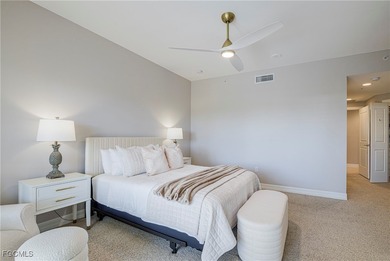 2/2 + Den Condo-2 GARAGE PARKING SPOTS North Star Yacht Club: