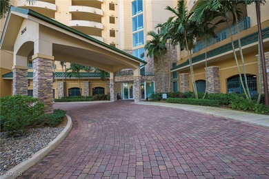 2/2 + Den Condo-2 GARAGE PARKING SPOTS North Star Yacht Club: