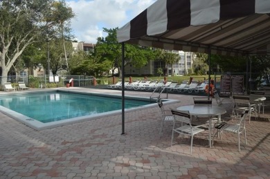 This is a great condo located in the well sort after community