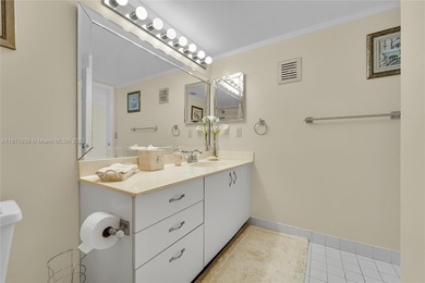 A TOP-RATED 55+ COMMUNITY! Beautifully maintained 2/2 condo in