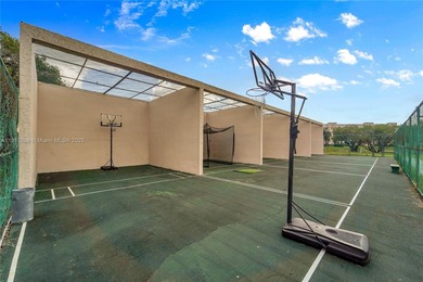 A TOP-RATED 55+ COMMUNITY! Beautifully maintained 2/2 condo in