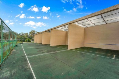 A TOP-RATED 55+ COMMUNITY! Beautifully maintained 2/2 condo in