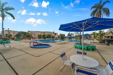 A TOP-RATED 55+ COMMUNITY! Beautifully maintained 2/2 condo in