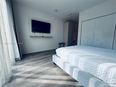 Fully furnished and equipped brand-new unit in the heart of