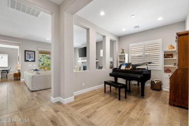 Beautiful 2 Bed + Den, 2 Bath home in the prestigious Prescott