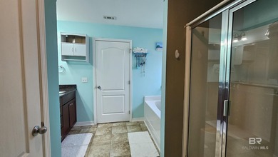 4/3 GORGEOUS & MOVE IN READY! OPEN FLOOR PLANS, HIGH, VAULTED