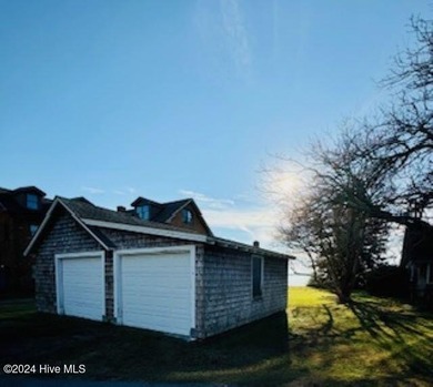 Large WATERFRONT lot (approx 150' River front) w/ a 4 bedrooms/1