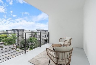ELEGANT CONDO IN THE PRESTIGIOUS ENVY RESIDENCES. SPACIOUS OPEN