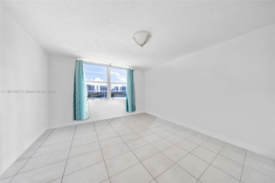 Enjoy breathtaking Bay views from this elegant 2 bed / 2 bath