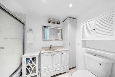 Enjoy breathtaking Bay views from this elegant 2 bed / 2 bath