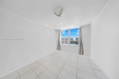 Enjoy breathtaking Bay views from this elegant 2 bed / 2 bath