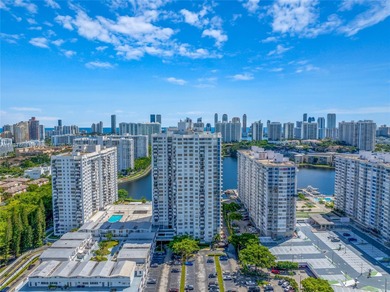 Enjoy breathtaking Bay views from this elegant 2 bed / 2 bath