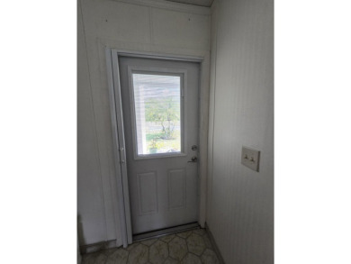 SPACIOUS 2/2 VILLA LOCATED ON QUIET STREET W/ SATELLITE POOL