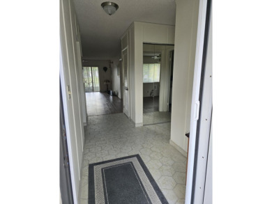 SPACIOUS 2/2 VILLA LOCATED ON QUIET STREET W/ SATELLITE POOL