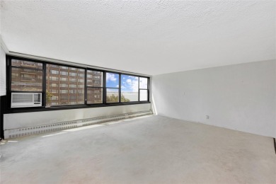 Sought-after waterfront building (32) High floor with