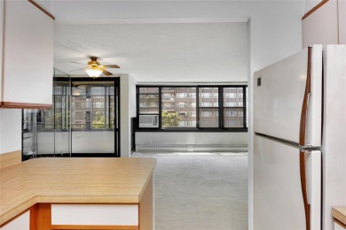 Sought-after waterfront building (32) High floor with